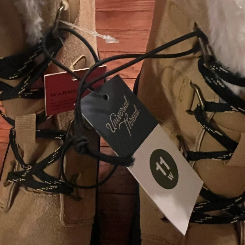 NWT 🥾 Universal Thread Winter Boots - 11 Wide
